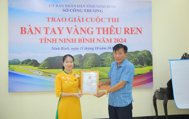 Trao giải cuộc thi Bàn tay vàng thêu ren tỉnh Ninh Bình năm