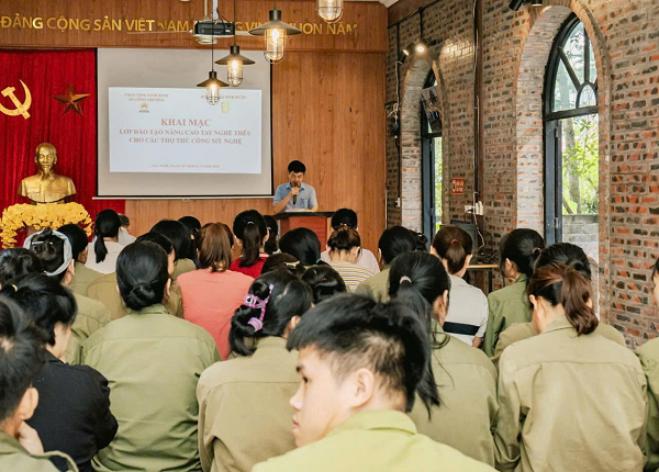 Sở Công Thương Ninh Bình tổ chức lớp Đào tạo nâng cao tay nghề thêu cho các thợ thủ công