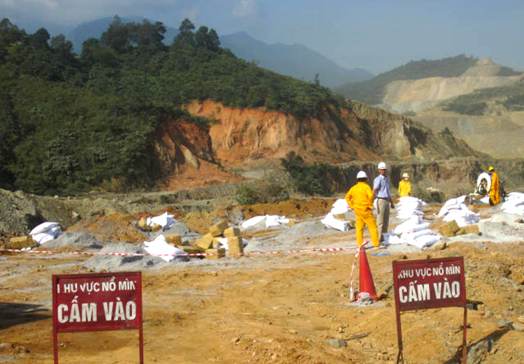 Hội nghị giám sát ảnh hưởng nổ mìn tại mỏ đá Hang Nước của Công ty TNHH MTV Xi măng Vicem Tam Điệp