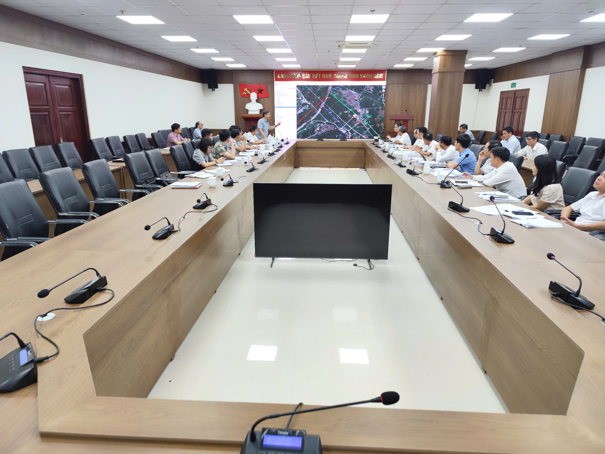 ẢNH HƯỞNG CỦA ĐƯỜNG DÂY ĐIỆN 500KV ĐẾN MÔI TRƯỜNG XUNG QUANH