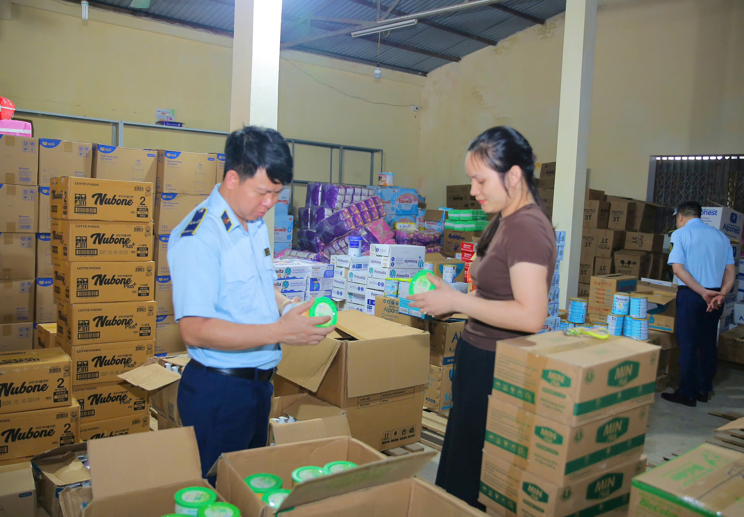 Ninh Bình: Tăng cường cao điểm kiểm tra, ngăn chặn buôn lậu và gian lận thương mại dịp Tết Trung thu 2025