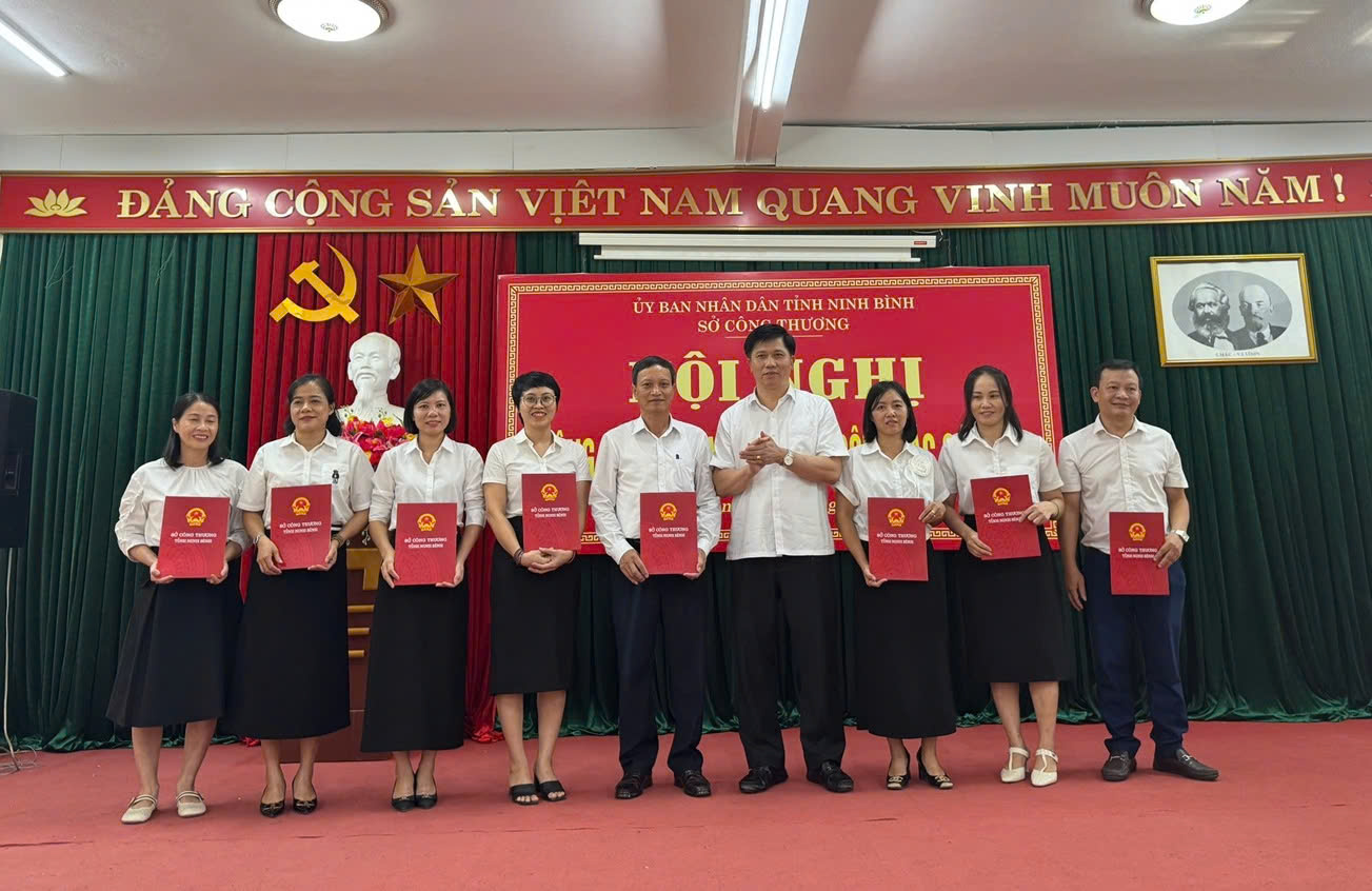 Công bố quyết định bổ nhiệm lãnh đạo cấp phòng Trung tâm Khuyến công và Xúc tiến thương mại