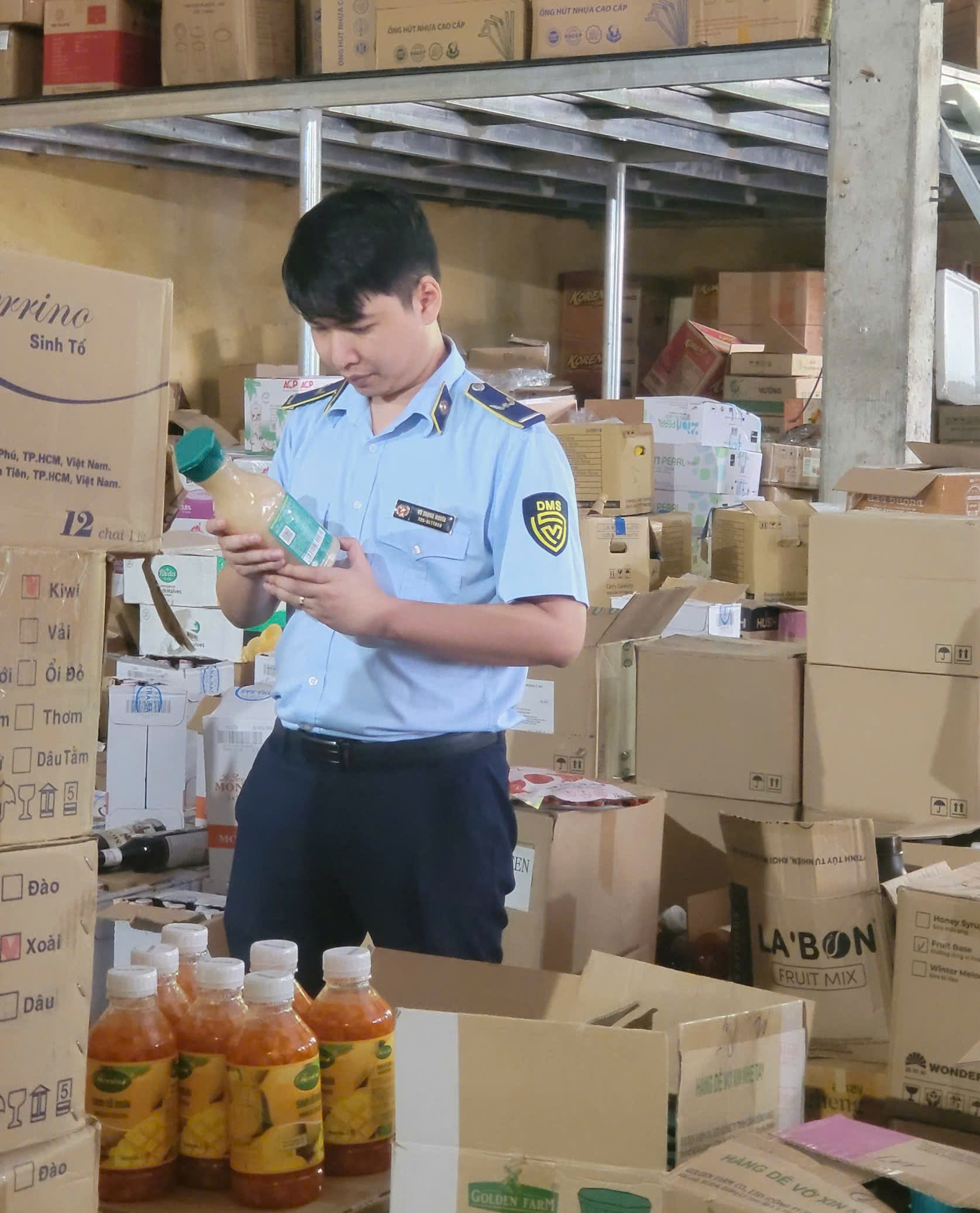 Đội QLTT số 9: Liên tiếp kiểm tra, xử lý các cơ sở kinh doanh thực phẩm nhập lậu trên địa bàn